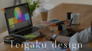 グラフィックデザイナーがデザイン制作の仕事をしているところ